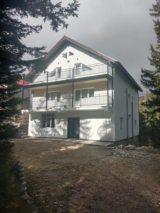 Vând casă în stațiunea montană Rânca