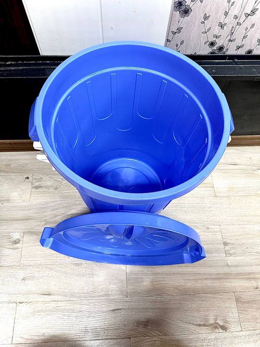 Бак круглый с крышкой