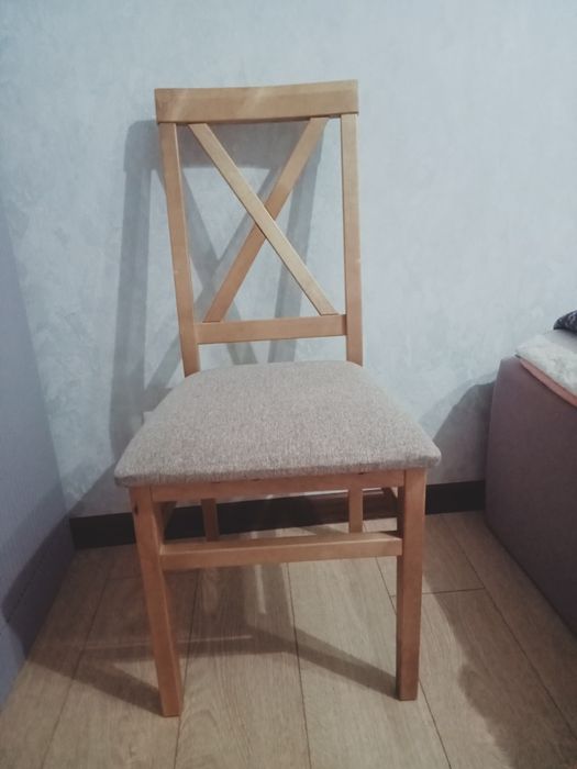 Деревянные стулья