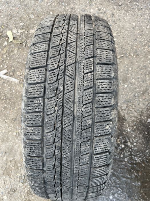 Продам резину на Автомобиль.
