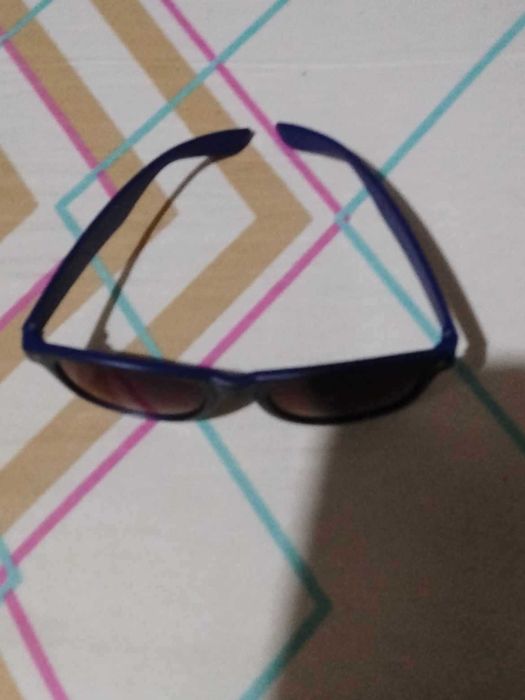 Дамски слънчеви очила + още едни подарък