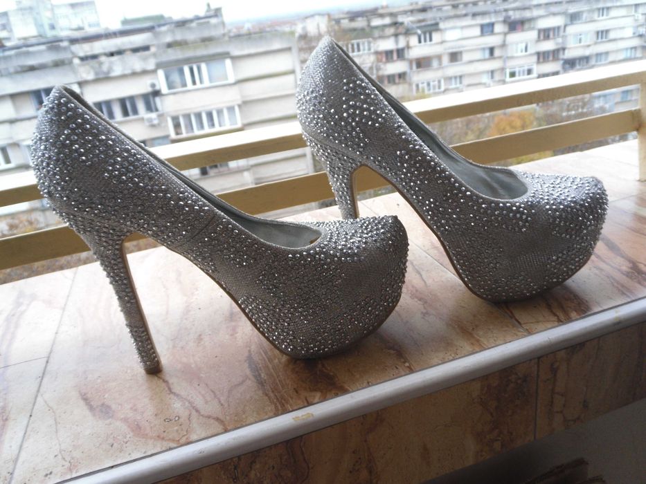 Дамски официални обувки с висок ток