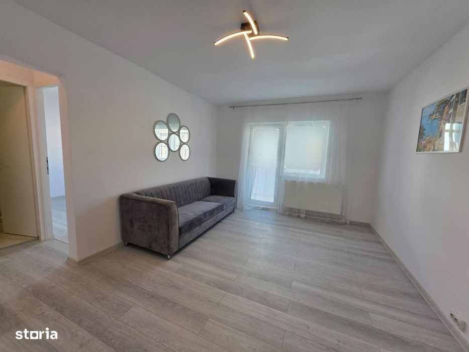 2 camere, fix lângă Liceul Roman Vodă, etaj intermediar, renovat 2025