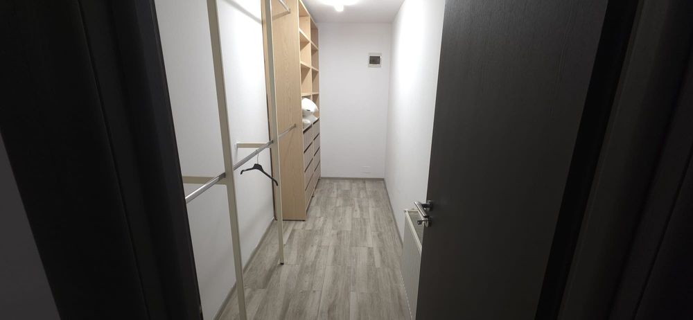 ÎnchirieInchiriez apartament zona BMW
Apartamentul este proaspăt zugrăvit, complet mobilat și