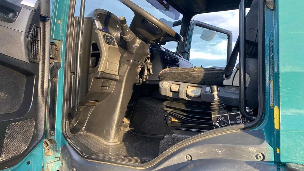 Camion MAN 3 axe cu bena basculabila