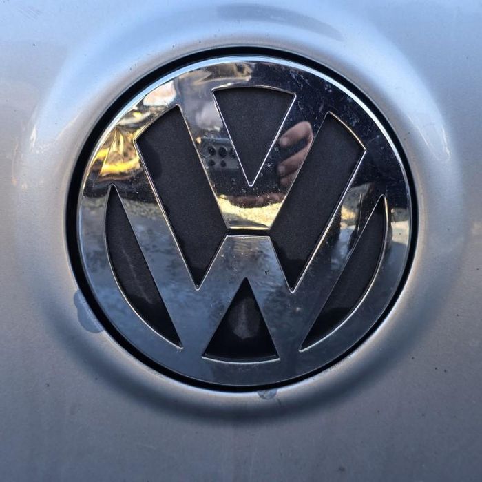 Haion complet cu defect colt dreapta Volkswagen Golf 5