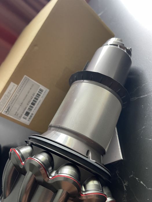 Aspirator v15 corp motor cu ciclon