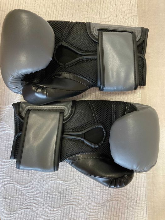 Ръкавици за бокс и кик бокс Нови