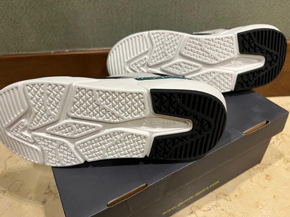 Demix кроссовки.