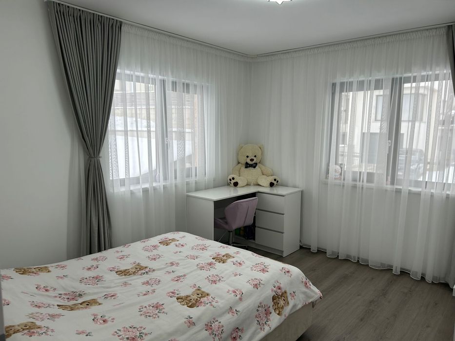 Inchiriez casa in dezmir