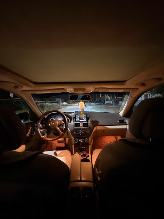В продаже Mercedes Benz c350