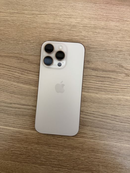 iphone 16 pro Deset Titanium