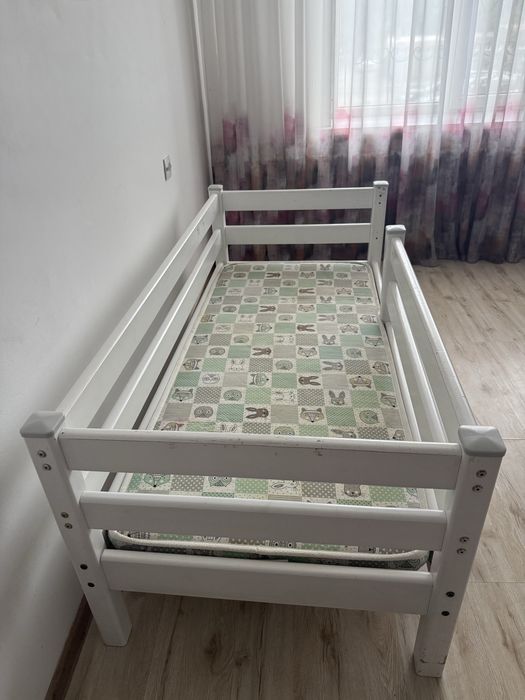 Детская кровать с матрасом