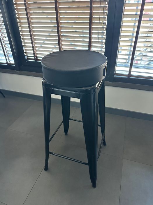 Метален Бар Стол с мека седалка