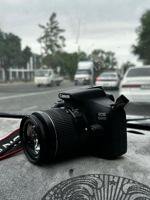 Фотоаппарат Canon 1300 D