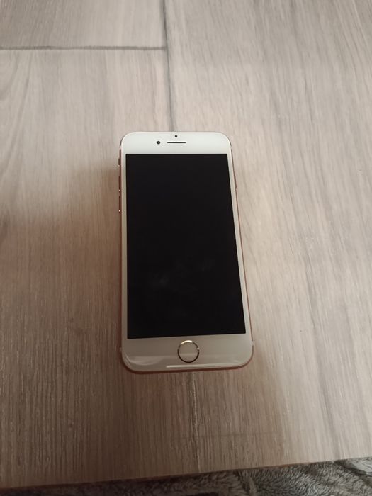 Продам iPhone 7 в хорошем состоянии