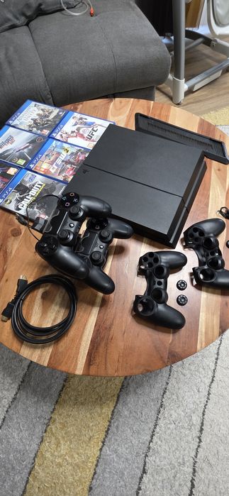 Перфектен Playstation 4 slim с игри  PS4 slim плейстейшън
