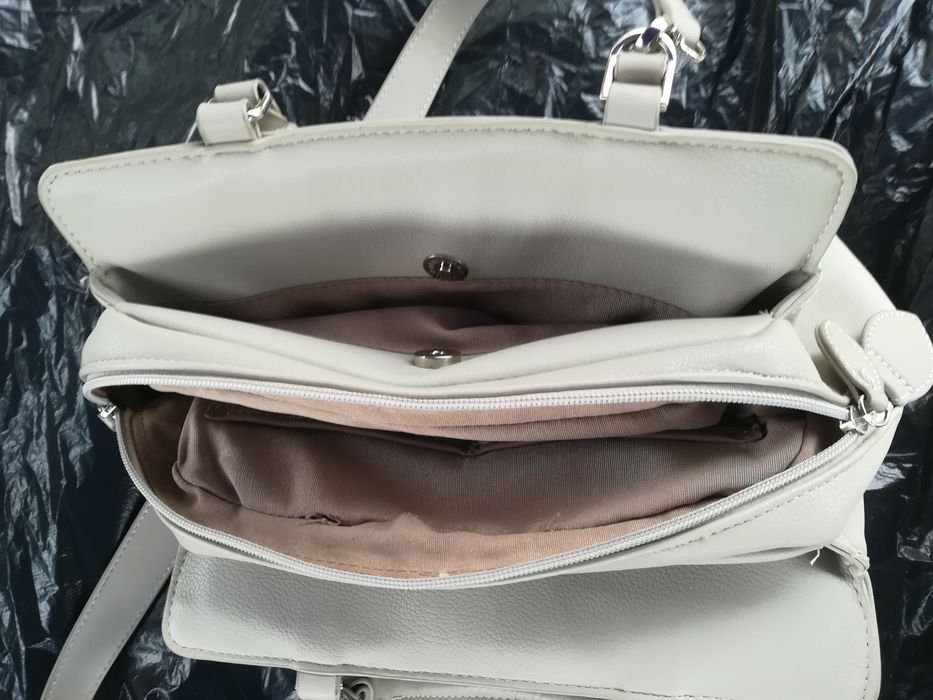 Geanta damă culoare albă,putin purtata