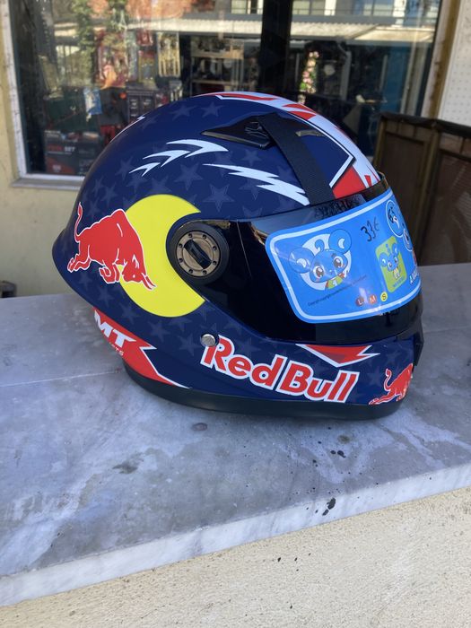 Нова детска каска RedBull