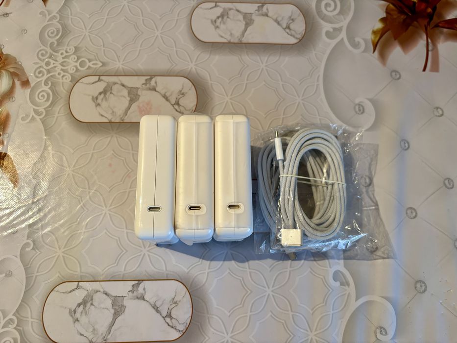 Apple адаптер питания 140W