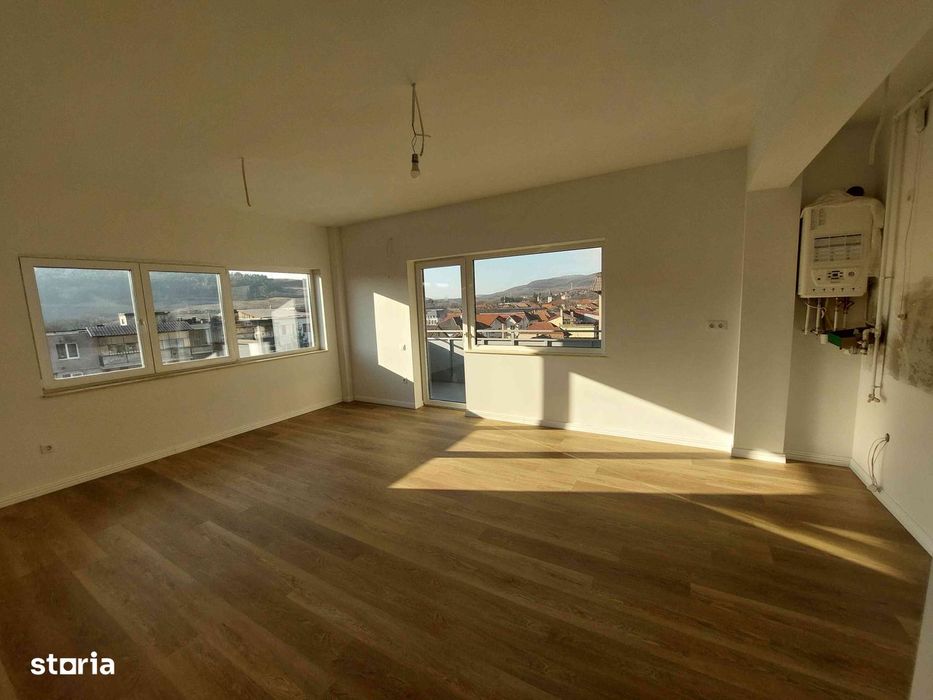 Persoana fizica , vând apartament deosebit.