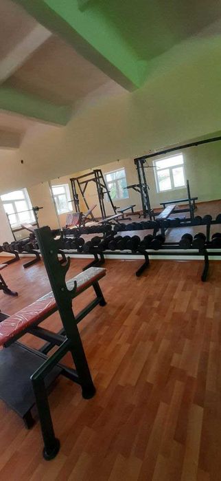 Fitnes zal anjomlari sotiladi