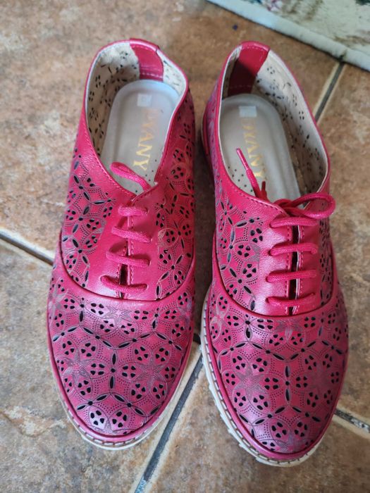 Vând încălțăminte