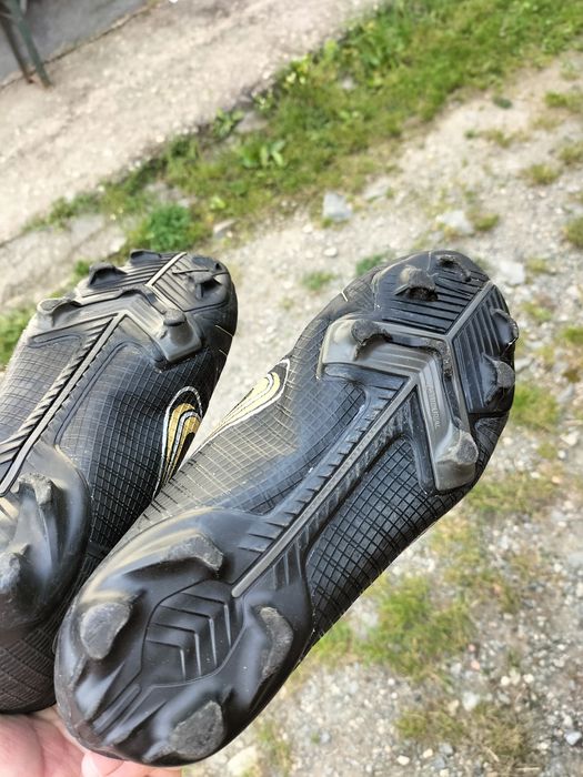 Ghete fotbal Nike Mercurial din Germania.