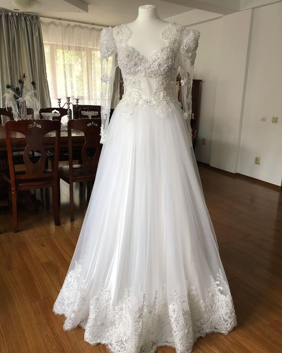 Rochie de mireasă cusută manual cu perle și dantelă nouă