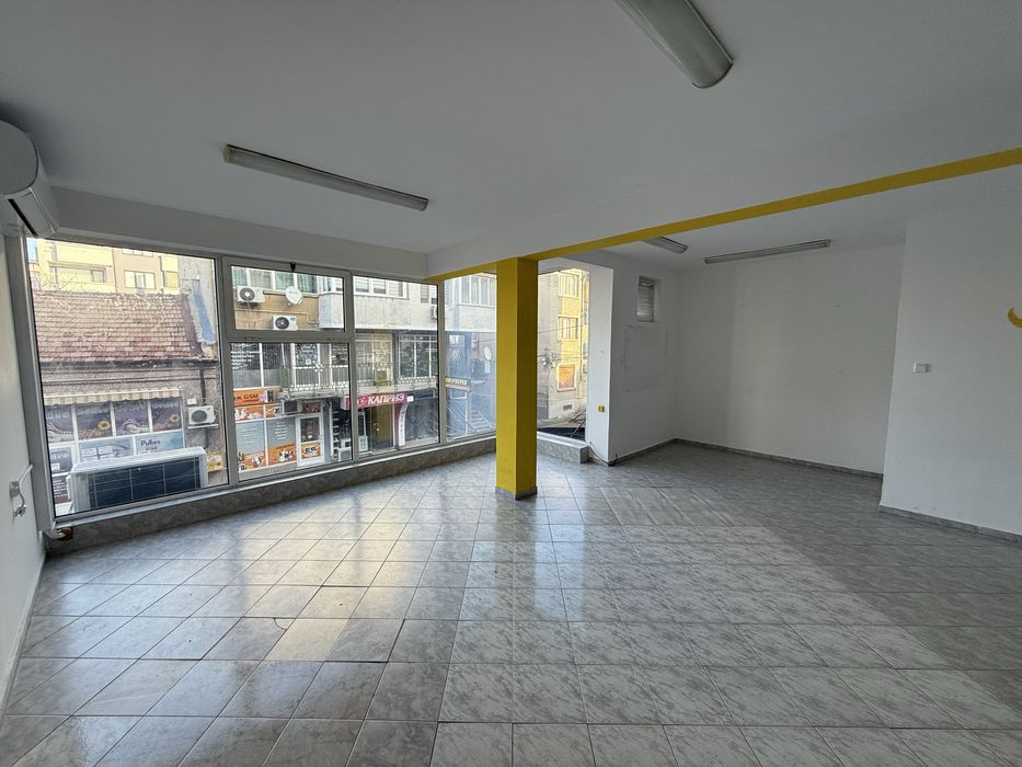 Дава се под наем Офис в Търговище, Център - 50 кв.м за 179.52 € - Снимка #1