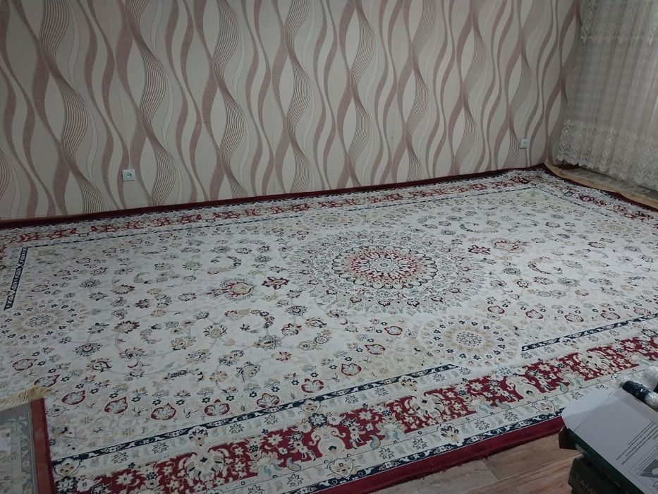 Ковёр для гостиной б/у