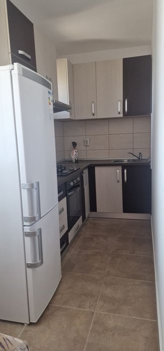Inchiriez apartament cu 3 camere