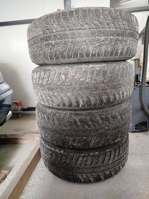 4бр.Зимни гуми 235 65 17 Nokian suv