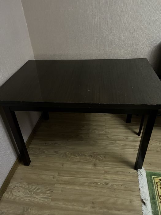 Стол со стульями