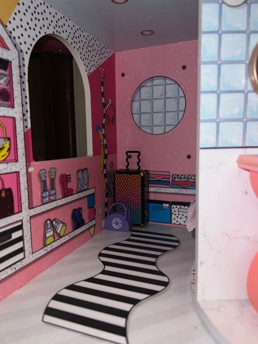 Căsuța LOL OMG pentru papusi