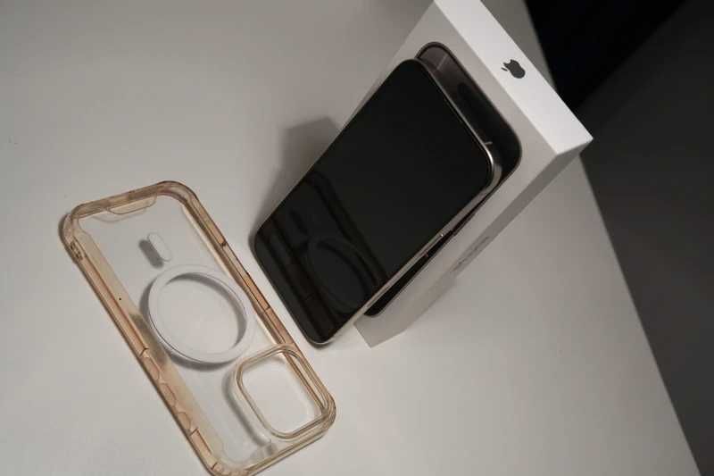 Apple iPhone 16 Pro Natural Titanium, baterie 92%, cutie