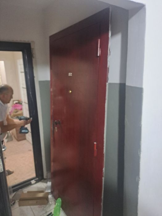 Входной дверь металически