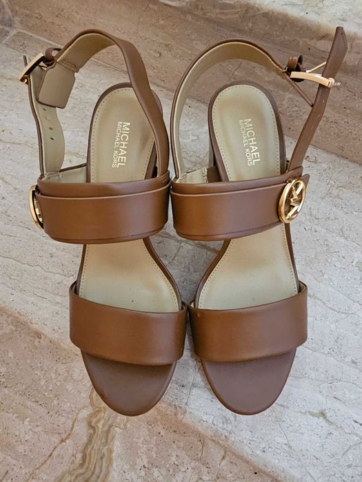 MK дамски сандали на ток