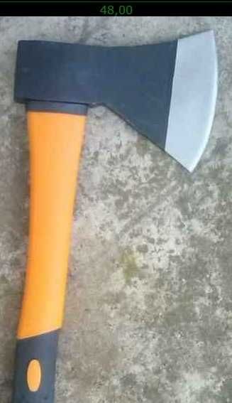 Брадви топори дърва