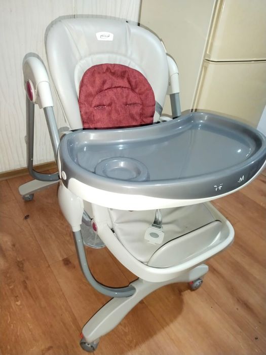 Детский столик универсальный