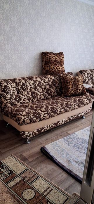 Продам диван с двумя креслами