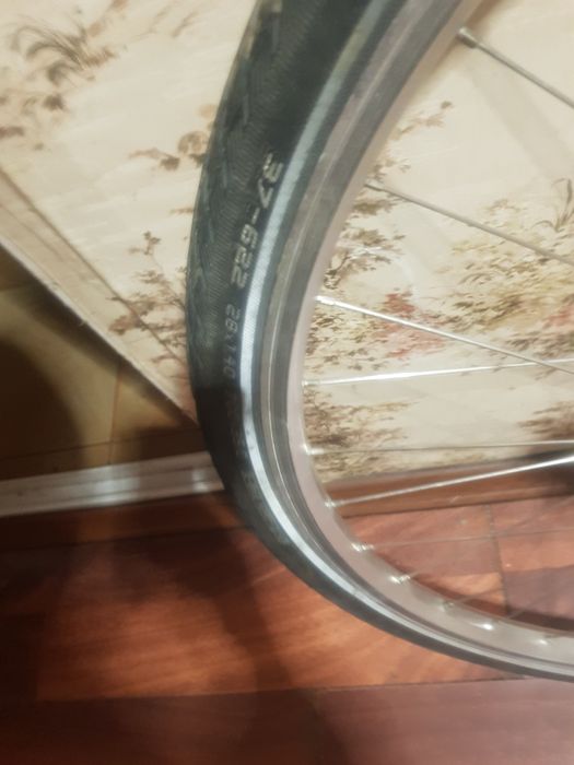 Roata de bicicletă pe 28  janta dubla din aluminiu  în  stare bună