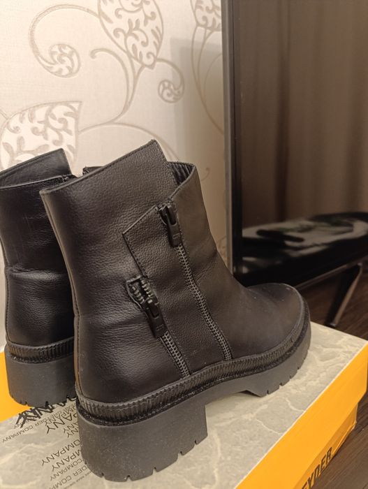 Ботинки женские продаю