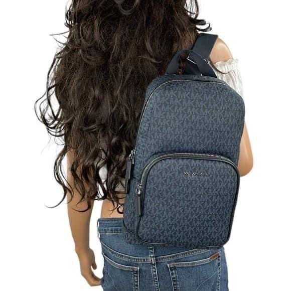 Rucsac nou Michael Kors pret 600 lei