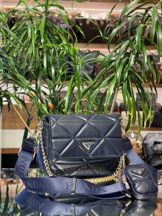 Geanta Prada noua !!! Dimensiuni 24/20 !!!