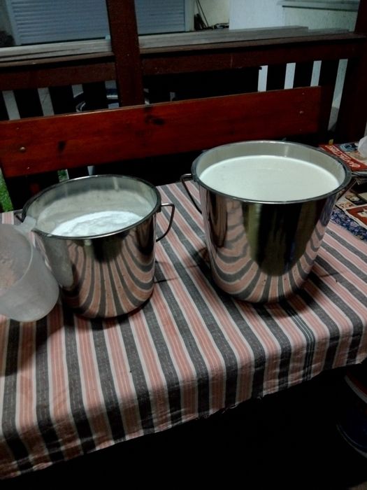 Продавам козе мляко