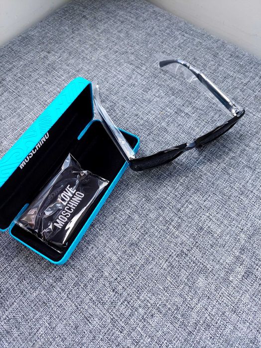 Нови оригинални слънчеви очила Moshino