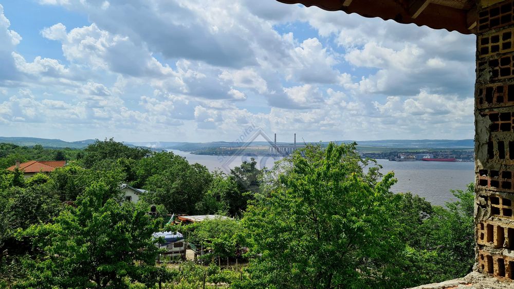 къща с панорама към варненското езеро