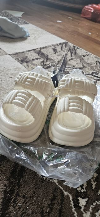 Продам кроксы женское