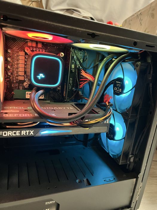 Геймърски компютър (само кутията) Водно охлаждане